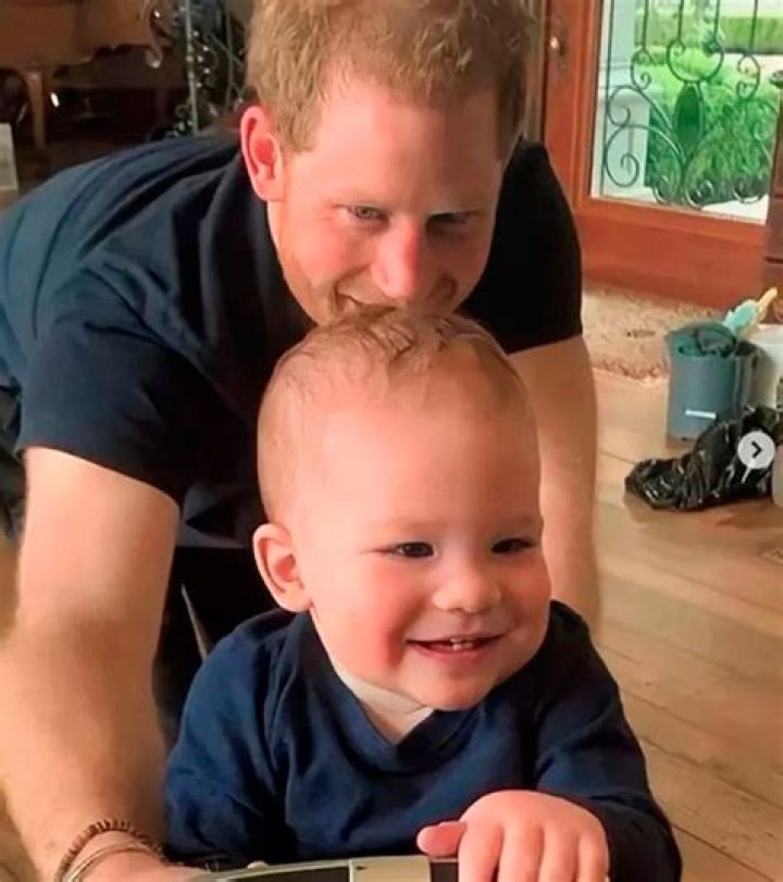 Prince Harry’s Son Archie Wraps Hand Around His Dad’s Finger In New Pic For Their 1st Father’s Day