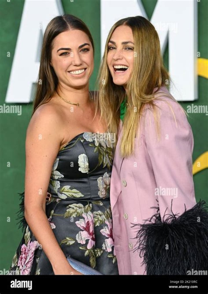 Yasmin Le Bon & Daughter Look Alike In New Pic – Hollywood Life